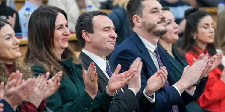 Kurti dhe Nagavci ndajnë shpërblime për nxënësit fitues të garave vendore dhe ndërkombëtare
