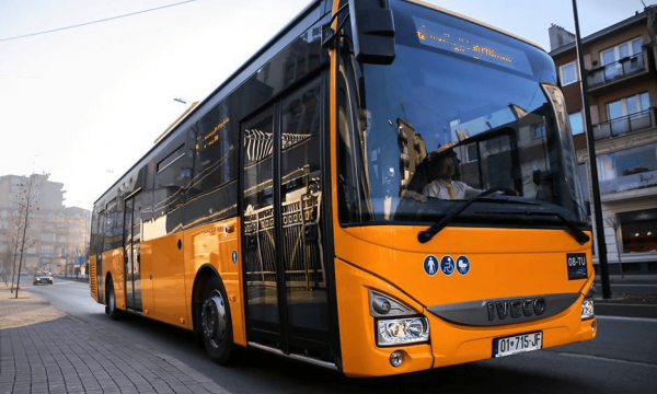 Vdes një 72-vjeçar në autobusin e Trafikut Urban në Prishtinë