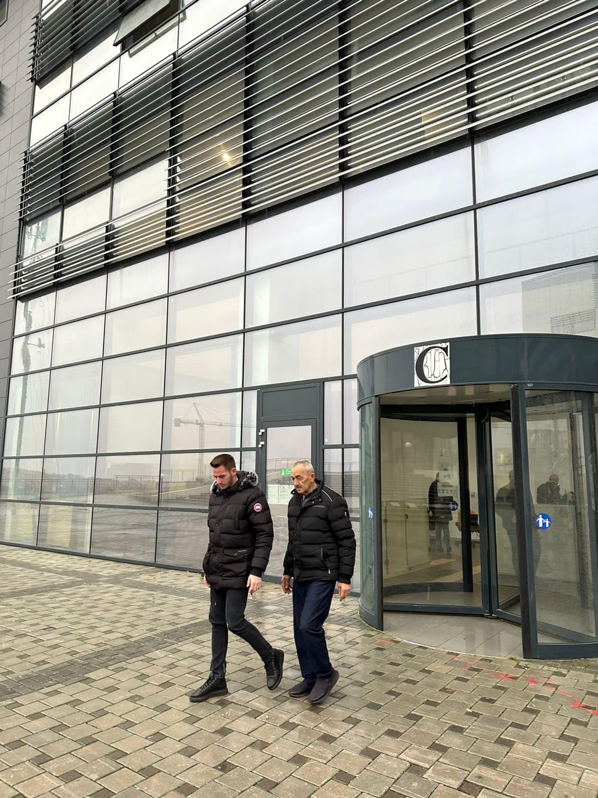 Babai dhe vëllai i Liridona Ademajt takojnë prokurorin: U informuam për rastin, na e lehtësoi dhimbjen