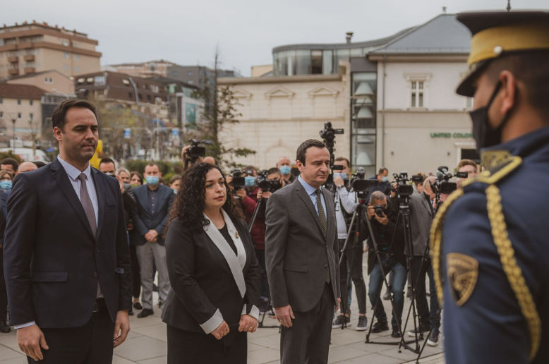 Kosova ka mbetur ‘pa zot shtëpie’, Osmani, Kurti e Konjufca udhëtojnë jashtë vendit