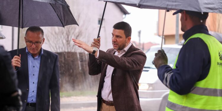 Krasniqi në Mitrovicë: Komunat që udhëhiqen nga Kryetarët e PDK-së, kampione të qeverisjes së mirë