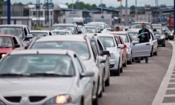 Gjendja nëpër pika kufitare, kaq po zgjasin pritjet