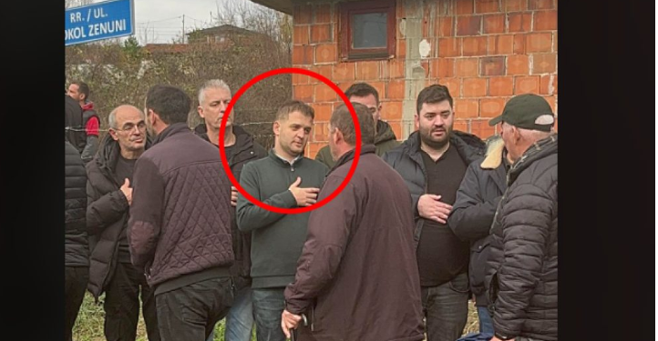 Video: Naim Murseli në varrimin e gruas së tij, vrasjen e sëcilës dyshohet se e porositi