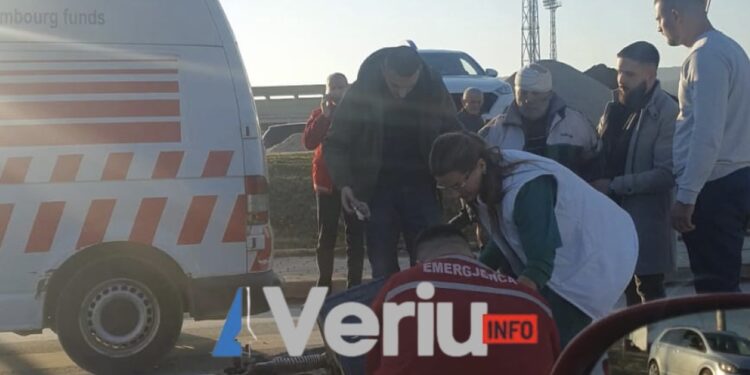 LAJMI I FUNDIT: Vetura godet një plak që po drejtonte biçikletën në Mitrovicë (PAMJE)