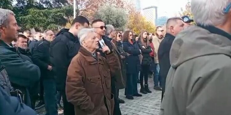 Shqipëri: Protestë para Kuvendit ku pritet të merret vendimi për arrestimin e Sali Berishës