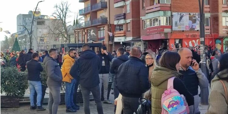 Afaristët në veri të Kosovës presin heqjen e ndalimit për mallrat nga Serbia