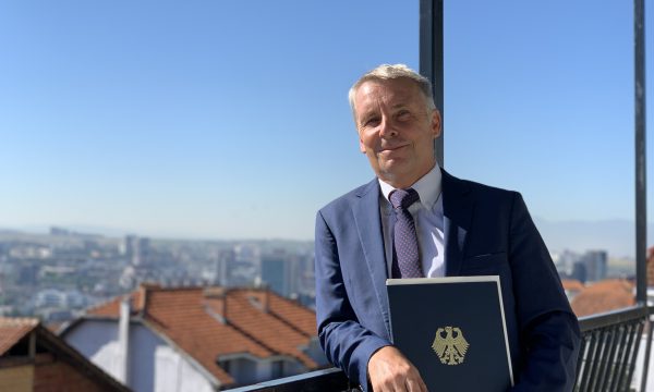 Rohde: S’po diskutohet nëse duhet të nënshkruhet marrëveshja e Brukselit, por zbatimi i saj