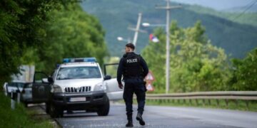 Policia përleshet me armë me një grup të kontrabanduesve në Zubin Potok, arrestohet një person
