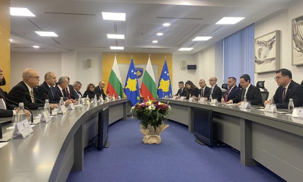 Pas Osmanit, Kurti e pret në takim presidentin e Bullgarisë