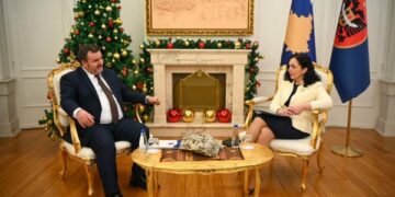 Avokati i Popullit pritet në Presidencë pasi shkaktoi “fjalosje” mes Kurtit e Osmanit