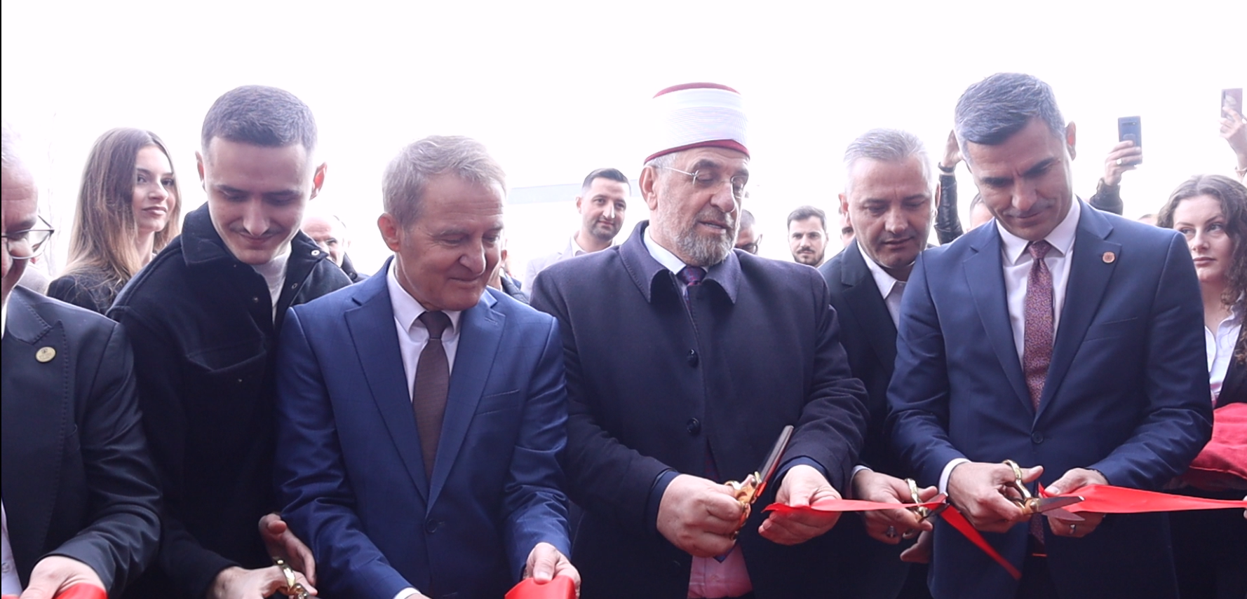 LAJM I MIRË: Inaugurohet qëndrimi ditor për të moshuarit dhe kuzhina humanitare në Vushtrri nga shoqata “Jetimat e Ballkanit”