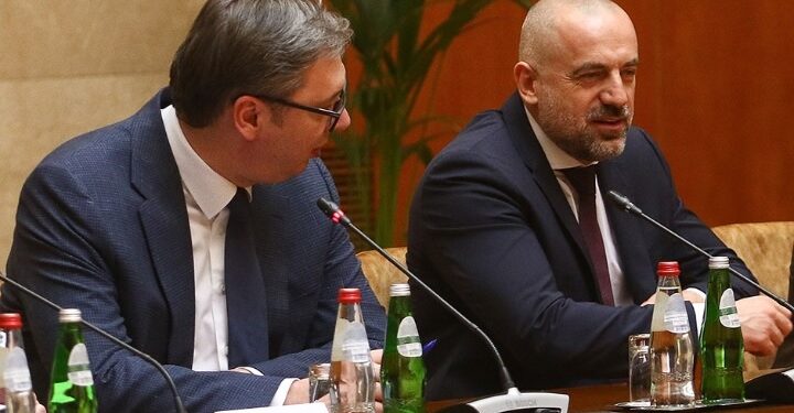 “Politico” e quan Radoiçiqin “dorë të fshehur të Vuçiqit mes serbëve të Kosovës”