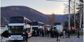 Pamje nga organizimi i banorëve serb të Kosovës për të votuar në Serbi
