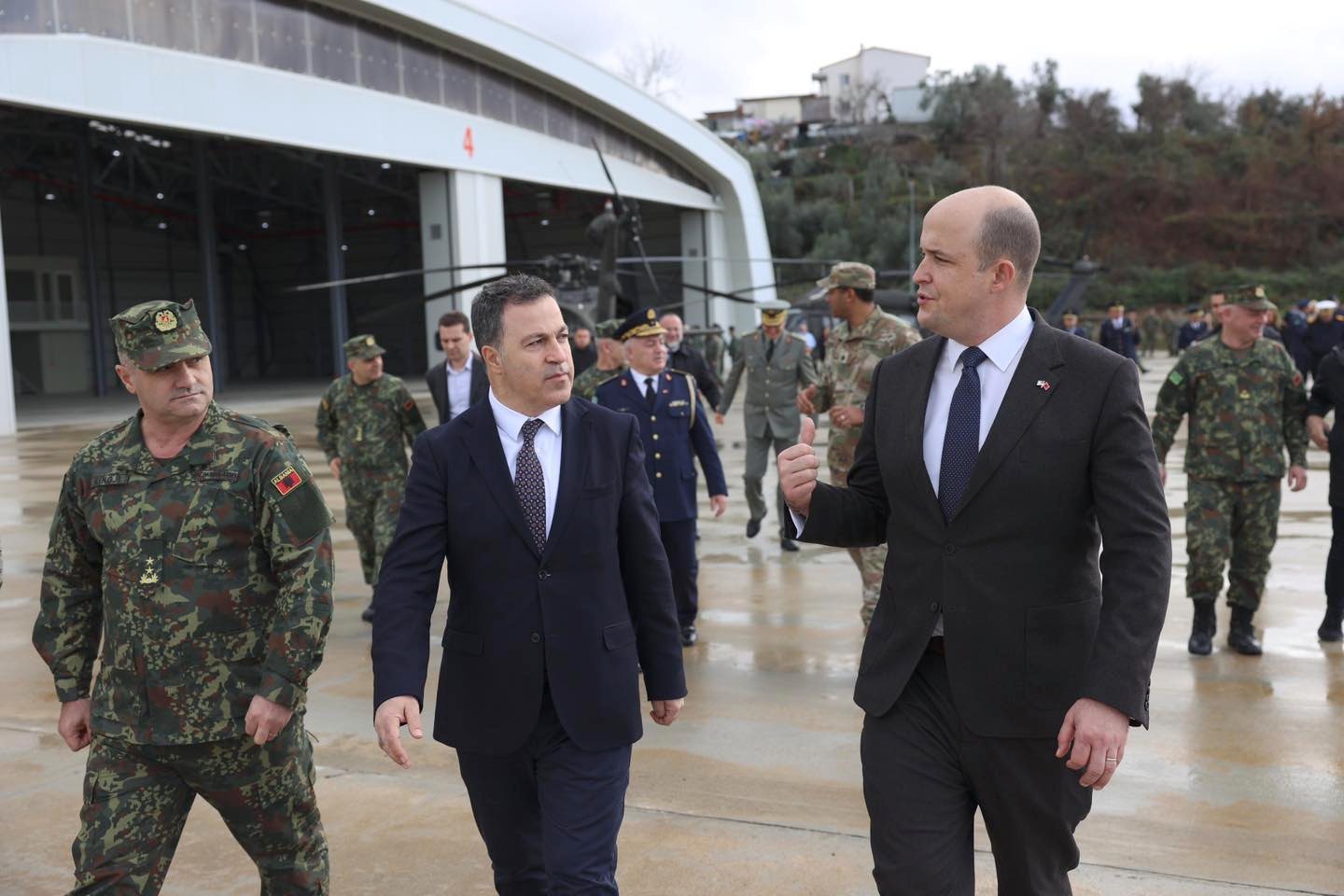Shqipëria vazhdon të pajiset edhe me gjashtë helikopterë të tjerë “Black Hawk”