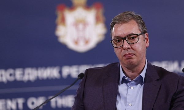 Vuçiq i lutet serbëve të bëjnë sa më shumë fëmijë, përmend natalitetin tek shqiptarët