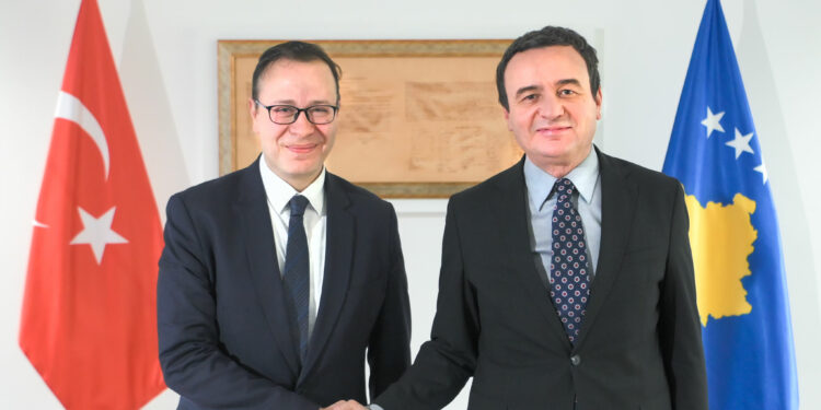 Kurti pret në takim ambasadorin turk në Kosovë, ZKM tregon se çka biseduan