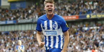 Chelsea këmbëngul për talentin 19-vjeçar të Brighton, Evan Ferguson