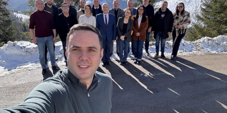 “Drejt mobilizimit të madh”, Abdixhiku për takim pune në Rugovë me zyrtarët partiakë