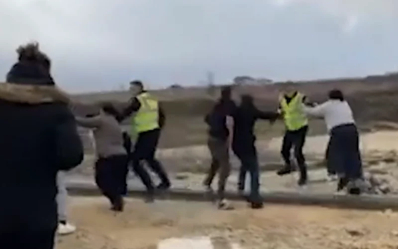 Rrahje mes qytetarëve dhe policisë në Merdar