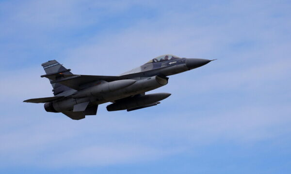 Pentagoni: Po punojmë për të furnizuar Ukrainën me F-16