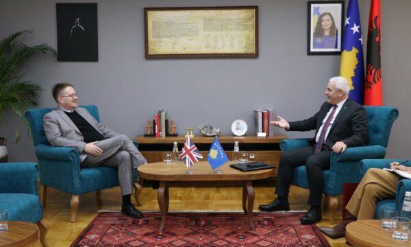 Abbott me Sveçlen flasin për impaktin e Banjskës në takimin lamtumirës- mbështetje Kosovës për hetimet