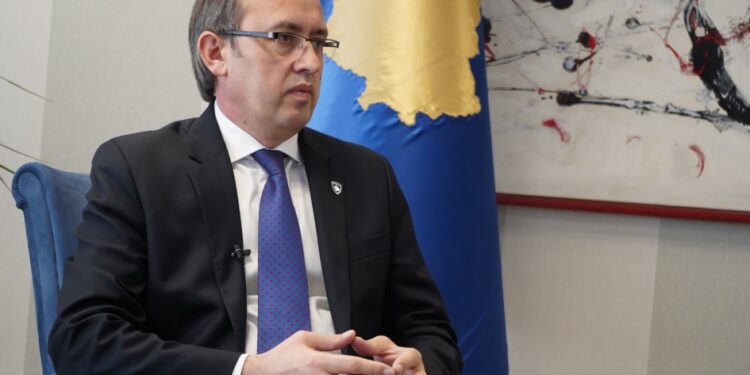 Hoti: Qeveria dhe presidentja nuk dalluan gropën ku kanë rënë me Marrëveshjen e Ohrit