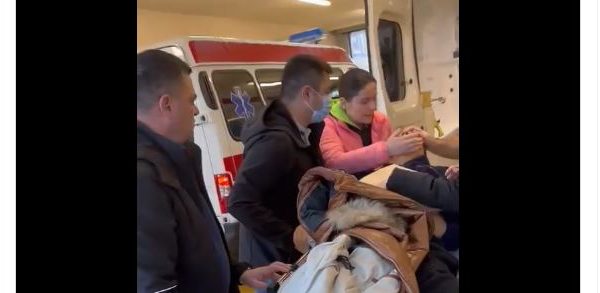 Publikohet një video e re e politikanit serb që u rrah nga BIA, ky është momenti kur gjendja e tij shëndetësore u përkeqësua