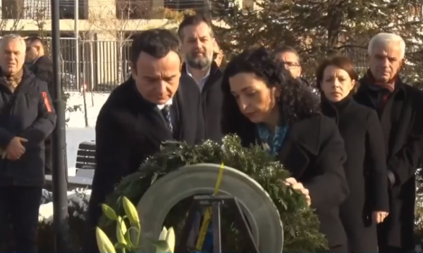 Kurti e Osmani bëjnë homazhe te varri i Ibrahim Rugovës