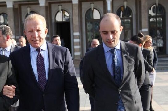 Këshilltari i Pacollit reagon pas intervistimit të Naim Murselit, godet rëndë analistin nga Shqipëria
