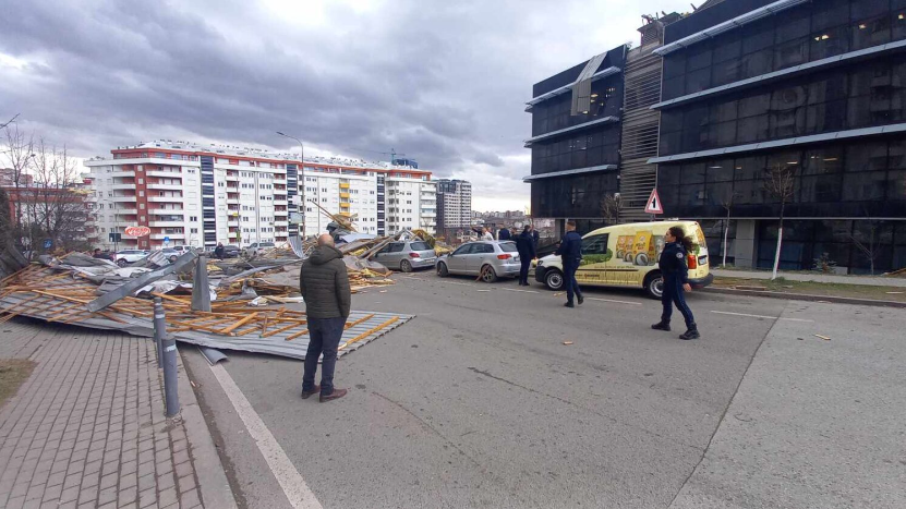 Këta janë dy personat që u arrestuan për rënien e kulmit në objektin e Komunës së Prishtinës
