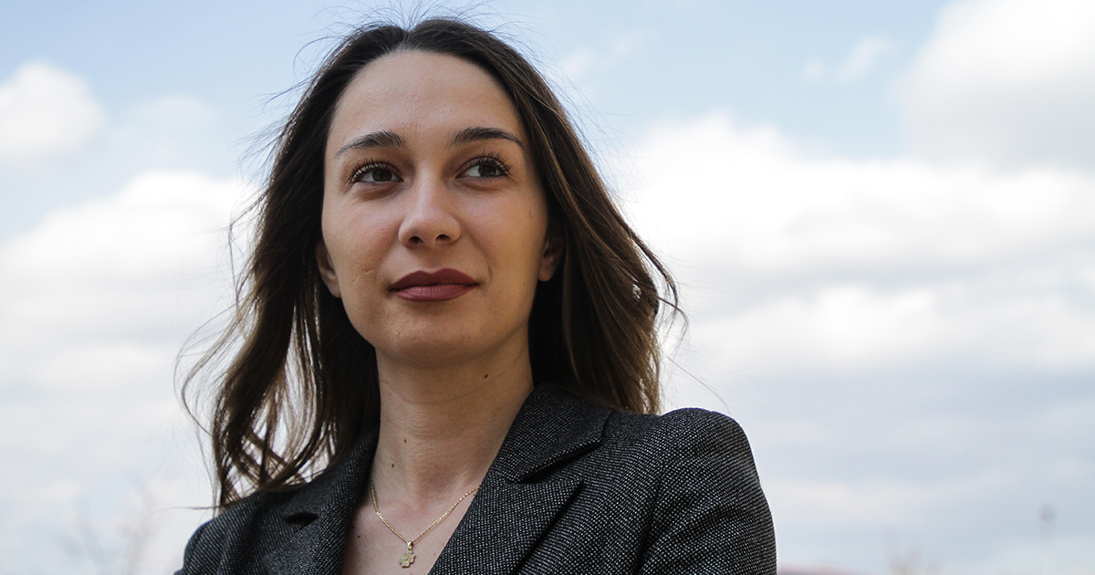Deputetja e VV-së lutet për motrën që u lëndua nga kulmi i komunës: Lutemi për ty, Elza