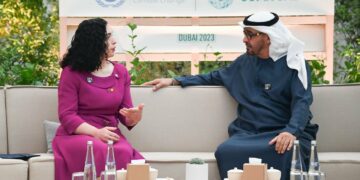 Emiratet e Bashkuara Arabe ia heqin vizat Kosovës, Osmani falënderon Sheikun Bin Zayed që pranoi propozimin e saj