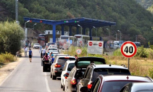 Krijohen kolona te Dheu i Bardhë, kjo është gjendja në pikat tjera kufitare