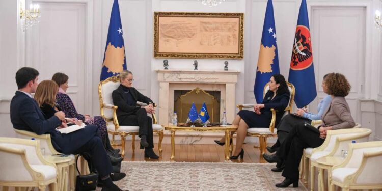 Osmani priti në takim Von Cramonin, diskutuan për zhvillimet e fundit në vend