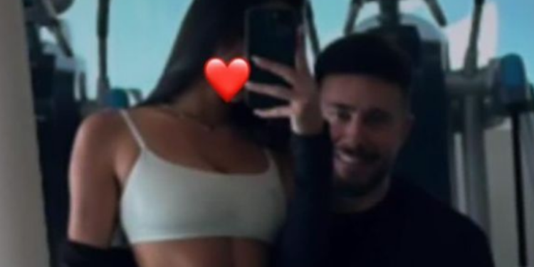 Njihuni me të dashurën seksi të Robert Berishes