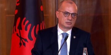 Kryediplomati shqiptar-Serbisë: Nuk i çohen më fqinjit ushtri tek kufiri, s’duhet vazhduar me këtë lojë qesharake