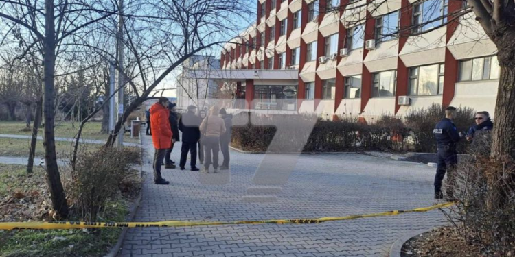 Dyshohet për granata dore te një objekt në QKUK, ekipet e deminimit arrijnë në vendngjarje