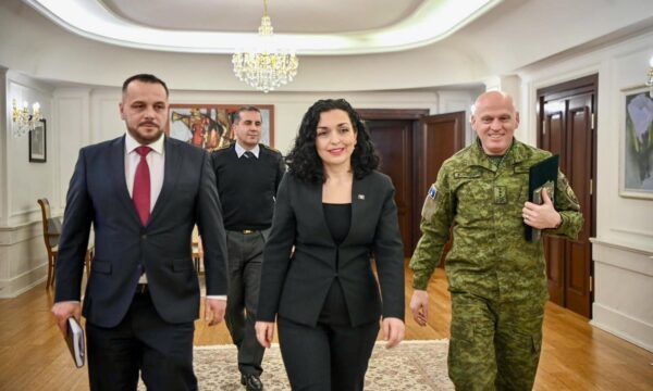Osmani pret në zyre Maqedoncin e Jasharin: Ushtria e Kosovës po fuqizohet dita-ditës