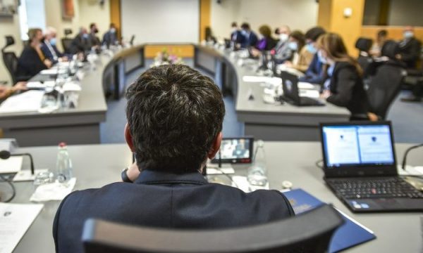 Mësimdhënësit u ankuan se morën pensione rreth 25 përqind më të ulëta, Qeveria: Gabim teknik