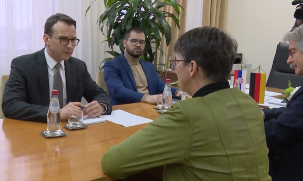 Petkoviq ankohet tek ambasadorja gjermane për punën e “ndalimit të dinarit” në Kosovë
