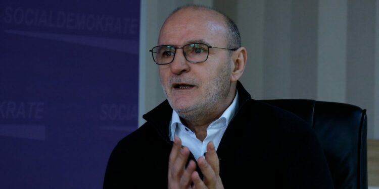 Si ndodhi afrimi me AAK-në dhe sa presin të fitojnë në zgjedhje? Flet Sherifi i Nismës