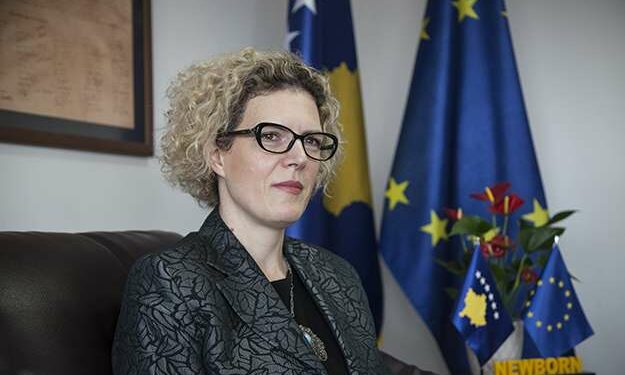 Ish-ministrja Ahmetaj: Liberalizimi i vizave më së paku është meritë e kësaj qeverie