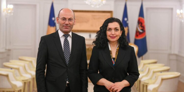 Ish-këshilltari i presidentes emërohet udhëheqës i misionit të Kosovës në Vatikan