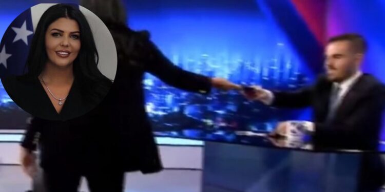 “S’e keni lexuar”, Krasniqi e LDK-së ia dhuron Kushtetutën e Kosovës deputetit të VV-së
