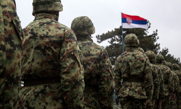 Vuçiq thotë se Serbia është duke përgatitur njësitet ushtarake të kenë përparësi në luftë