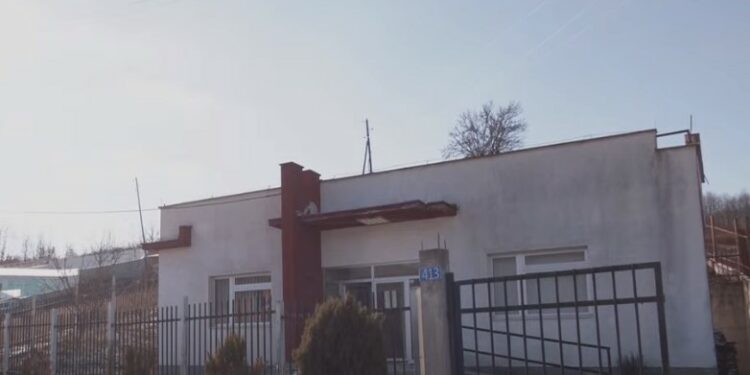 Pa asnjë mjek, një infermiere e mbanë QMF-në në Sharban