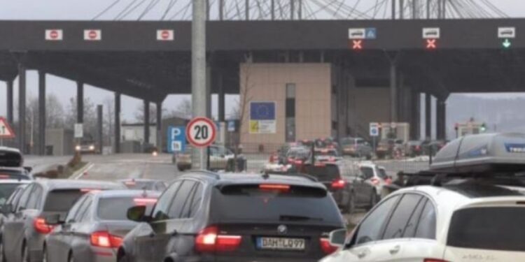 Merdare, përditësohen të dhënat, pritjet deri 80 minuta për të dalë nga Kosova
