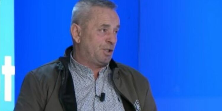 “Edhe një polic ka qenë duke u qethë, s’ka reaguar”, axha i 18 vjeçarit “konfrontohet” me versionin e berberit në emision
