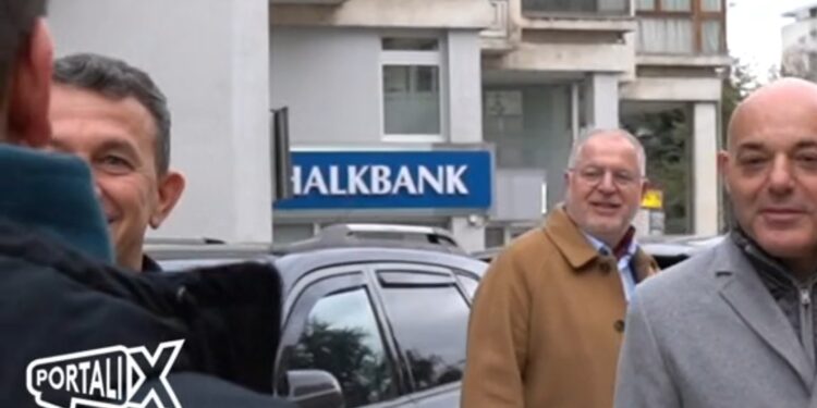 Fevziu, Haxhiu e Buzhala vihen në siklet, gazetari i pyet: “Sa iu pagoi BDI për të bërë propagandë?” (Video)