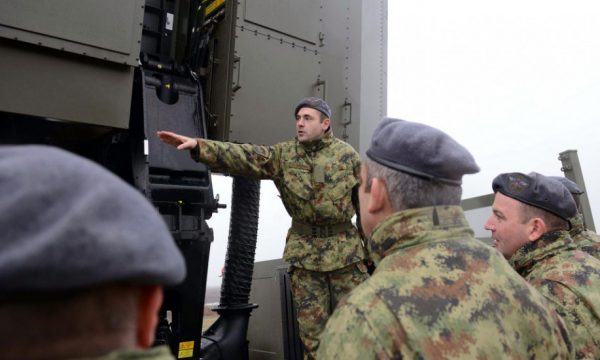 Vuçiq për rikthimin e shërbimit të detyrueshëm ushtarak: Pa ushtri nuk jeni asgjë, na shkelin si miza, si mushkonja